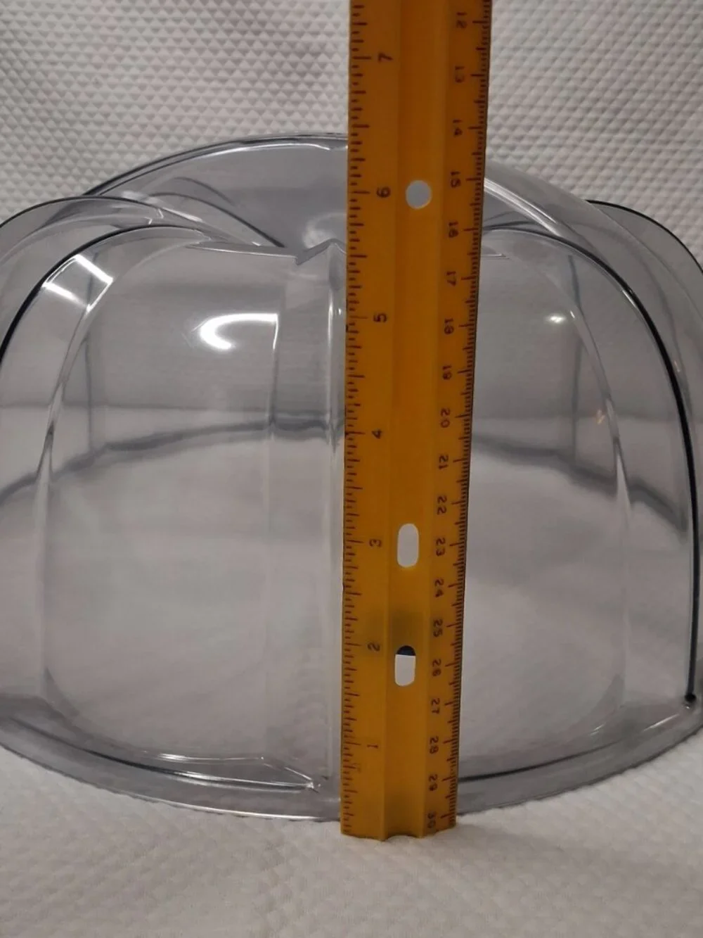 Nordic Ware BUNDT Cake Keeper Twist to Lock Clear Acrylic